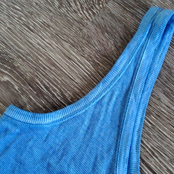 Guess Top 💙 - Picture 4 of 5